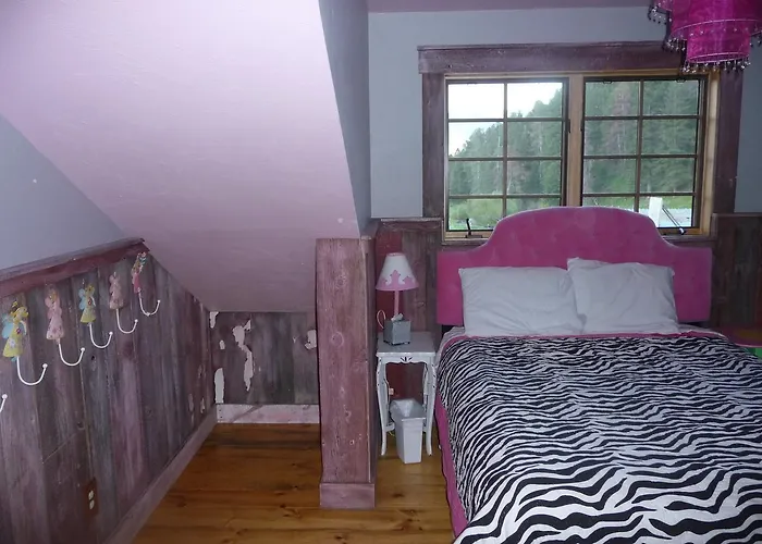 Schoolhouse Cabin